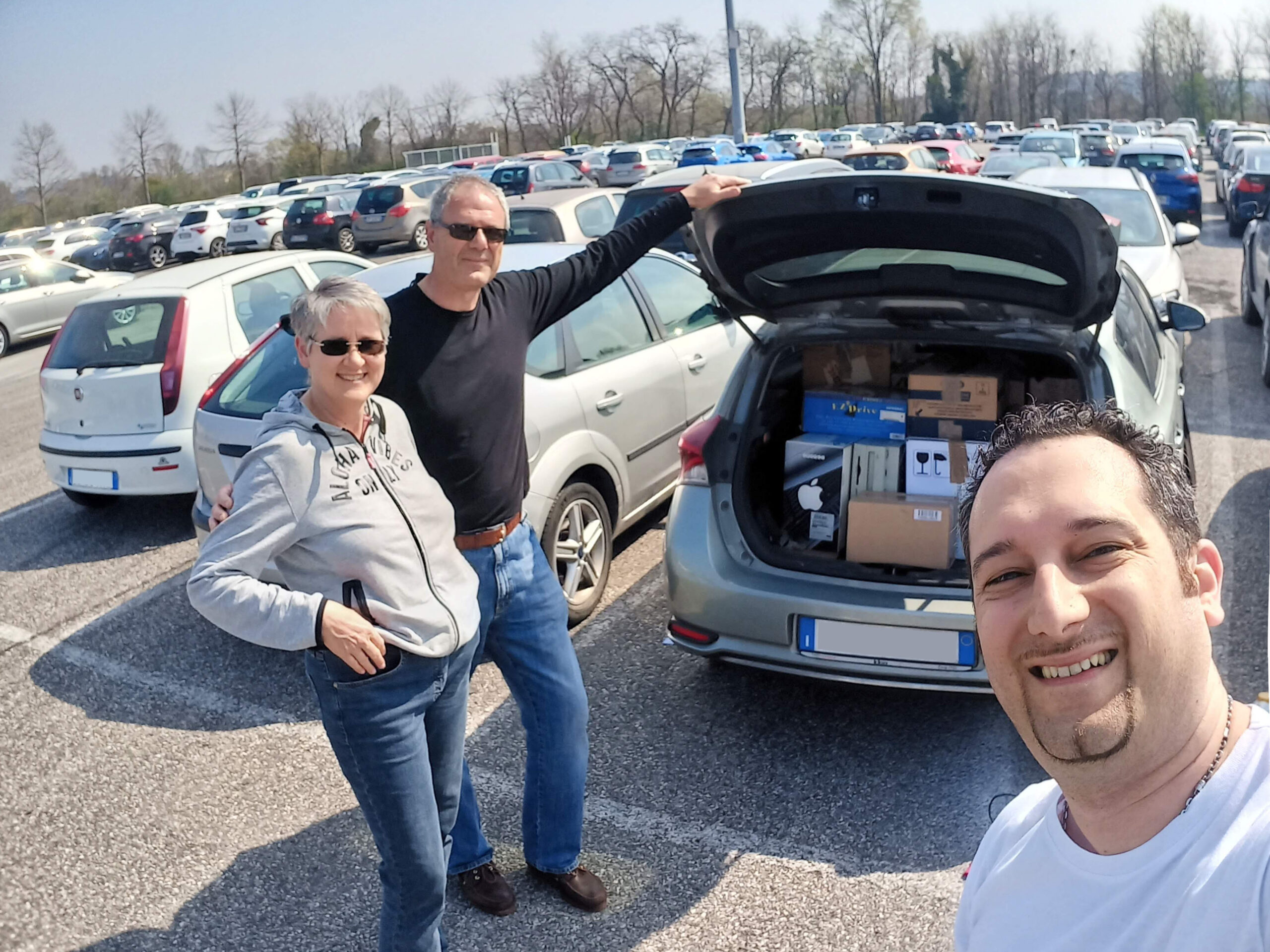Donazione di materiale Apple